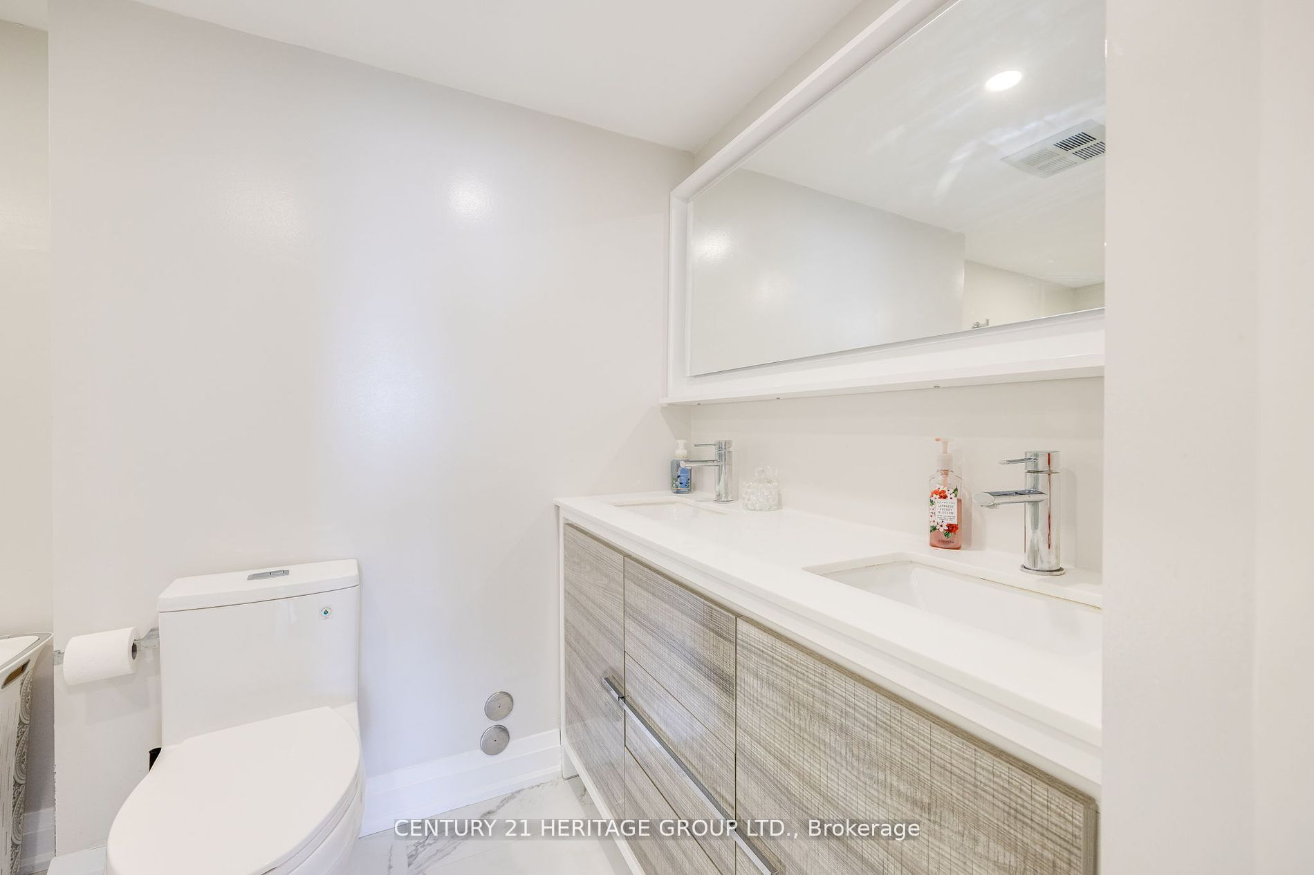 7 Townsgate Dr 7 Property Photo 16