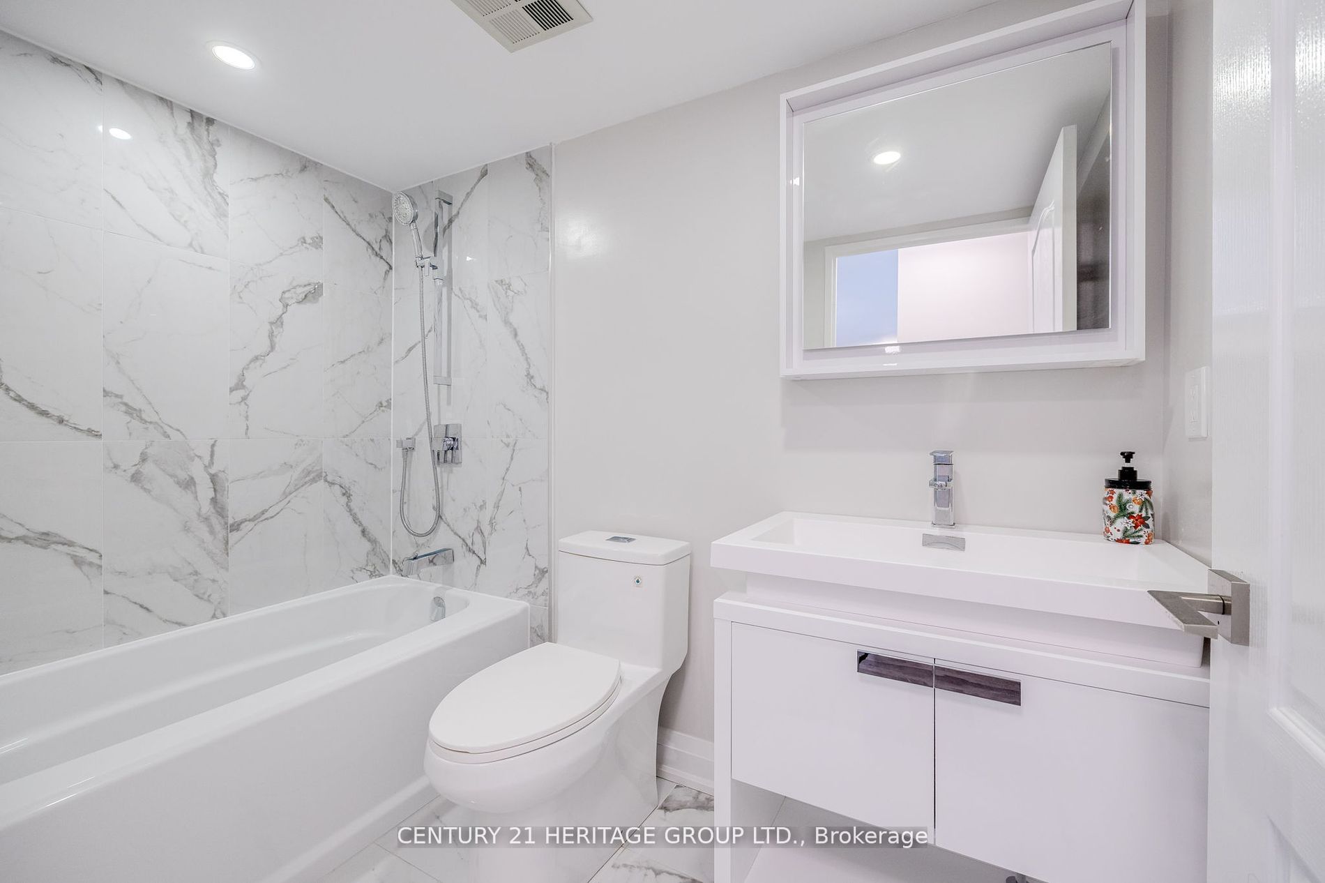 7 Townsgate Dr 7 Property Photo 19