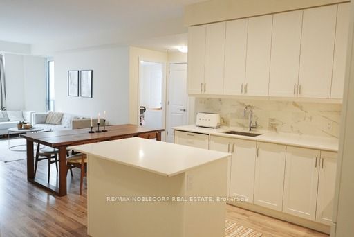 9075 Jane St W 212 Property Photo 3