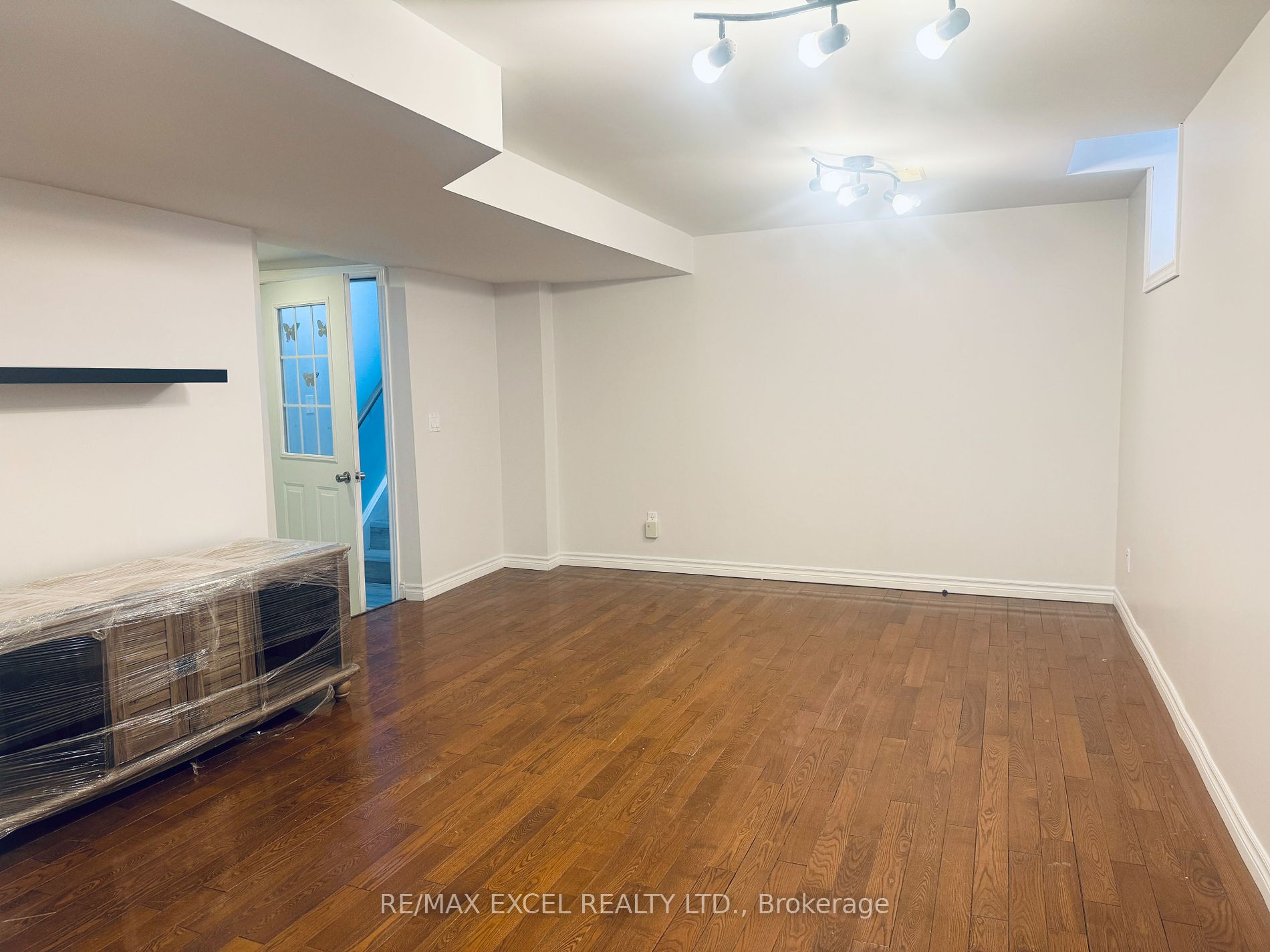 1001 Castlemore Ave Property Photo 3