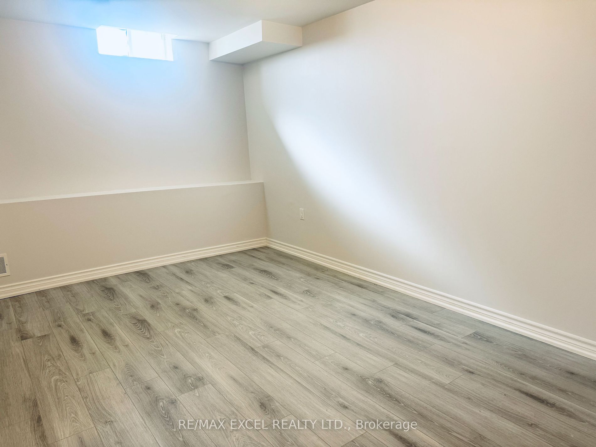1001 Castlemore Ave Property Photo 6