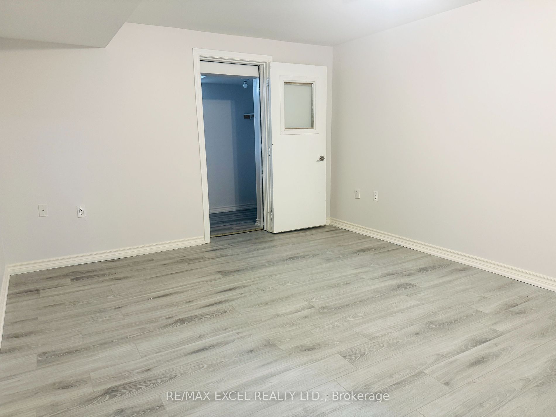 1001 Castlemore Ave Property Photo 8