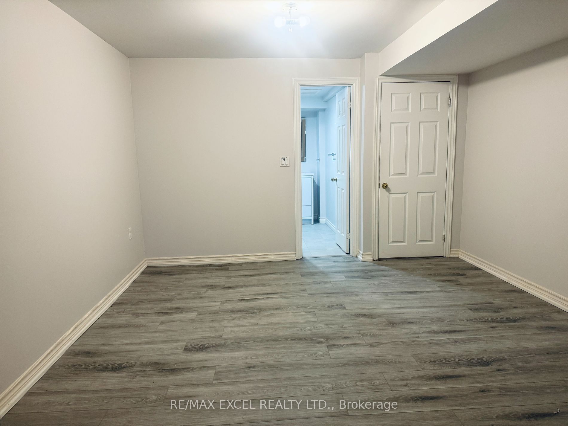 1001 Castlemore Ave Property Photo 10