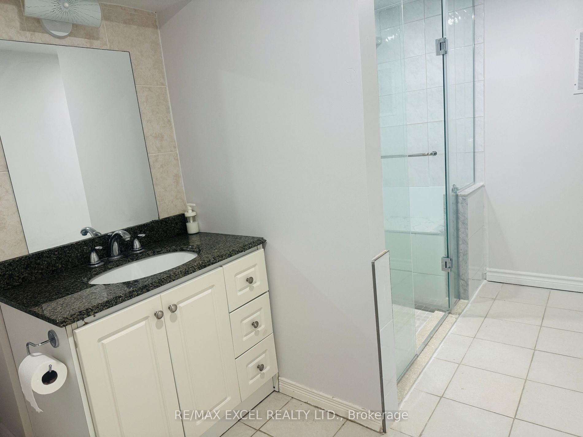 1001 Castlemore Ave Property Photo 12