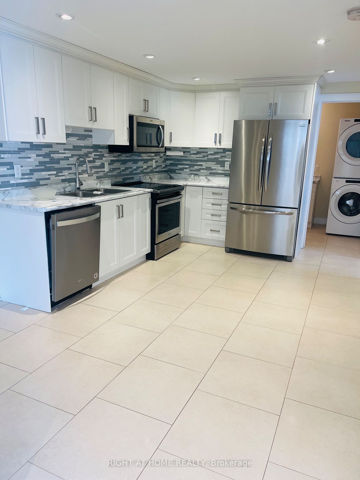 2512 Eighth Line Property Photo 1