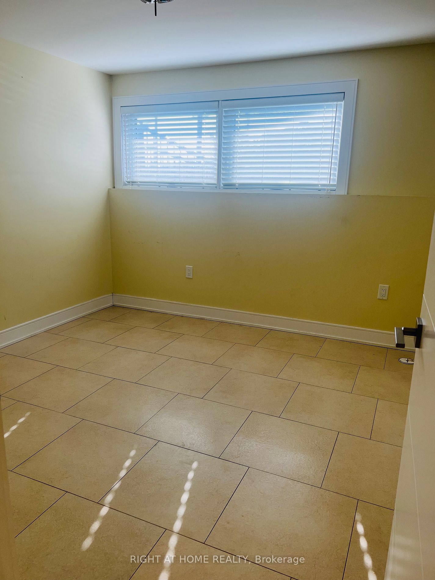 2512 Eighth Line Property Photo 5