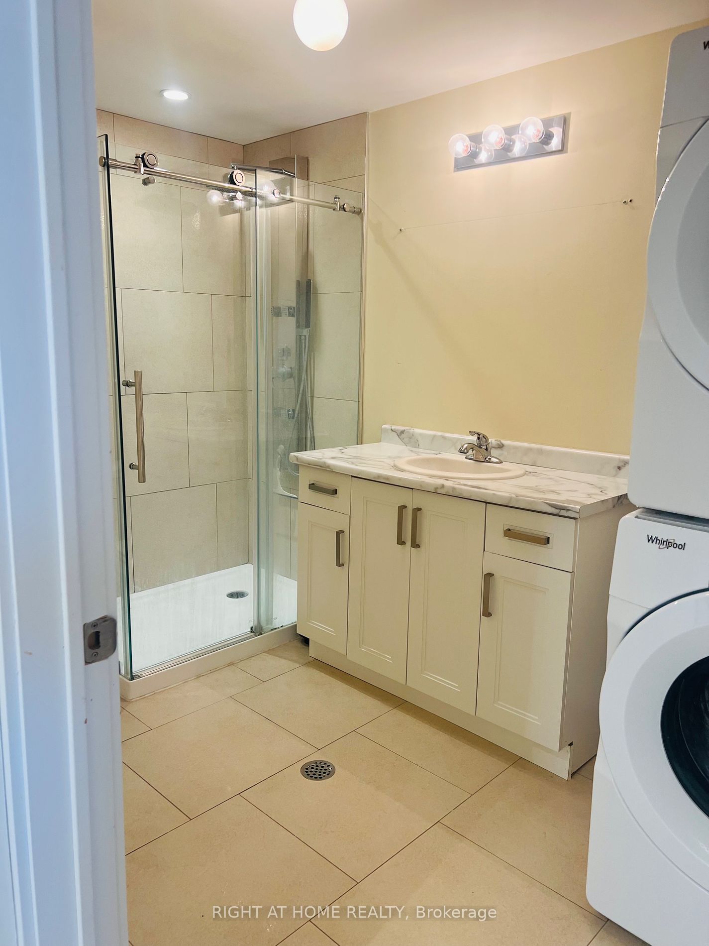 2512 Eighth Line Property Photo 6