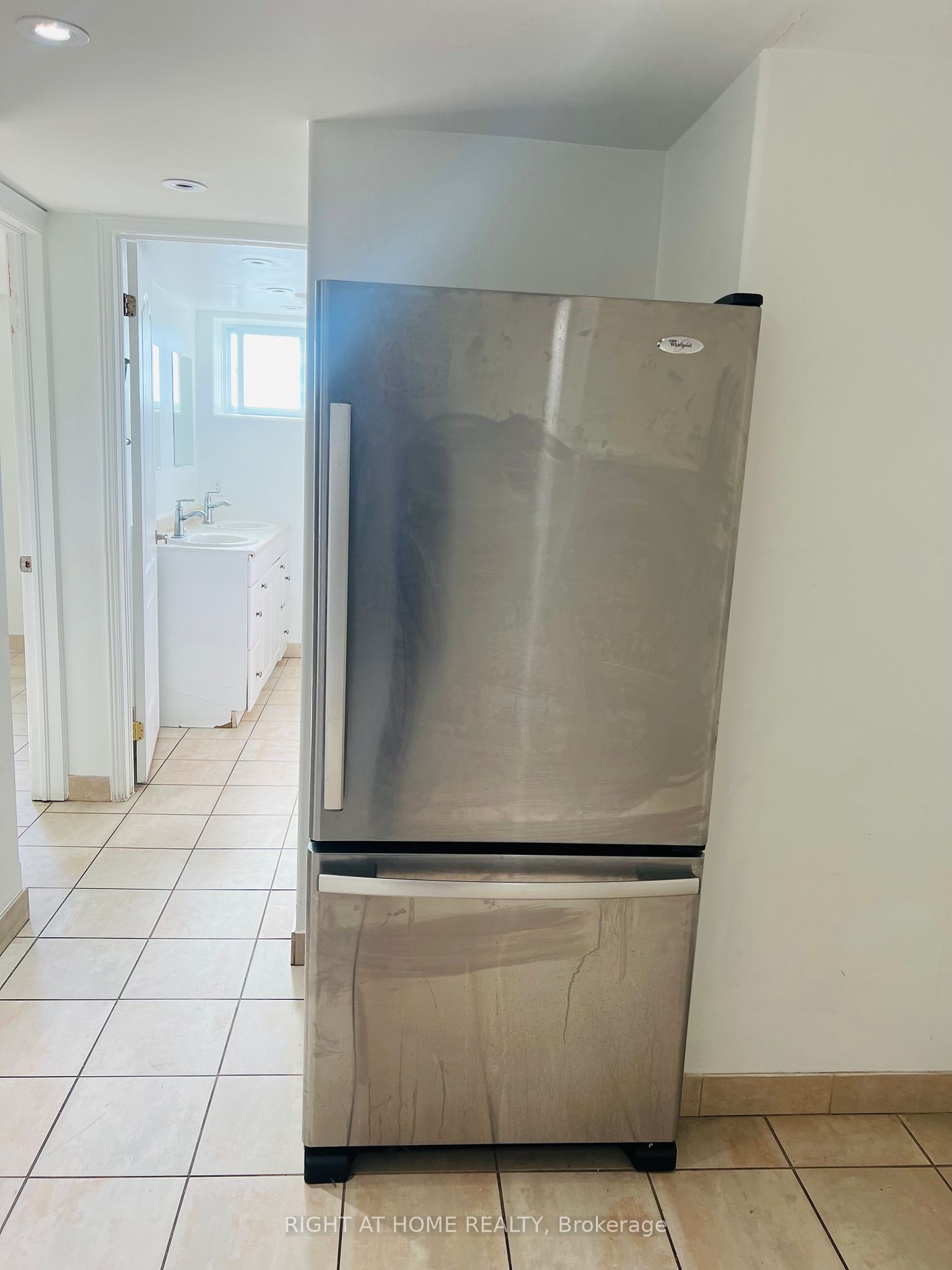 2506 Eighth Line Property Photo 2