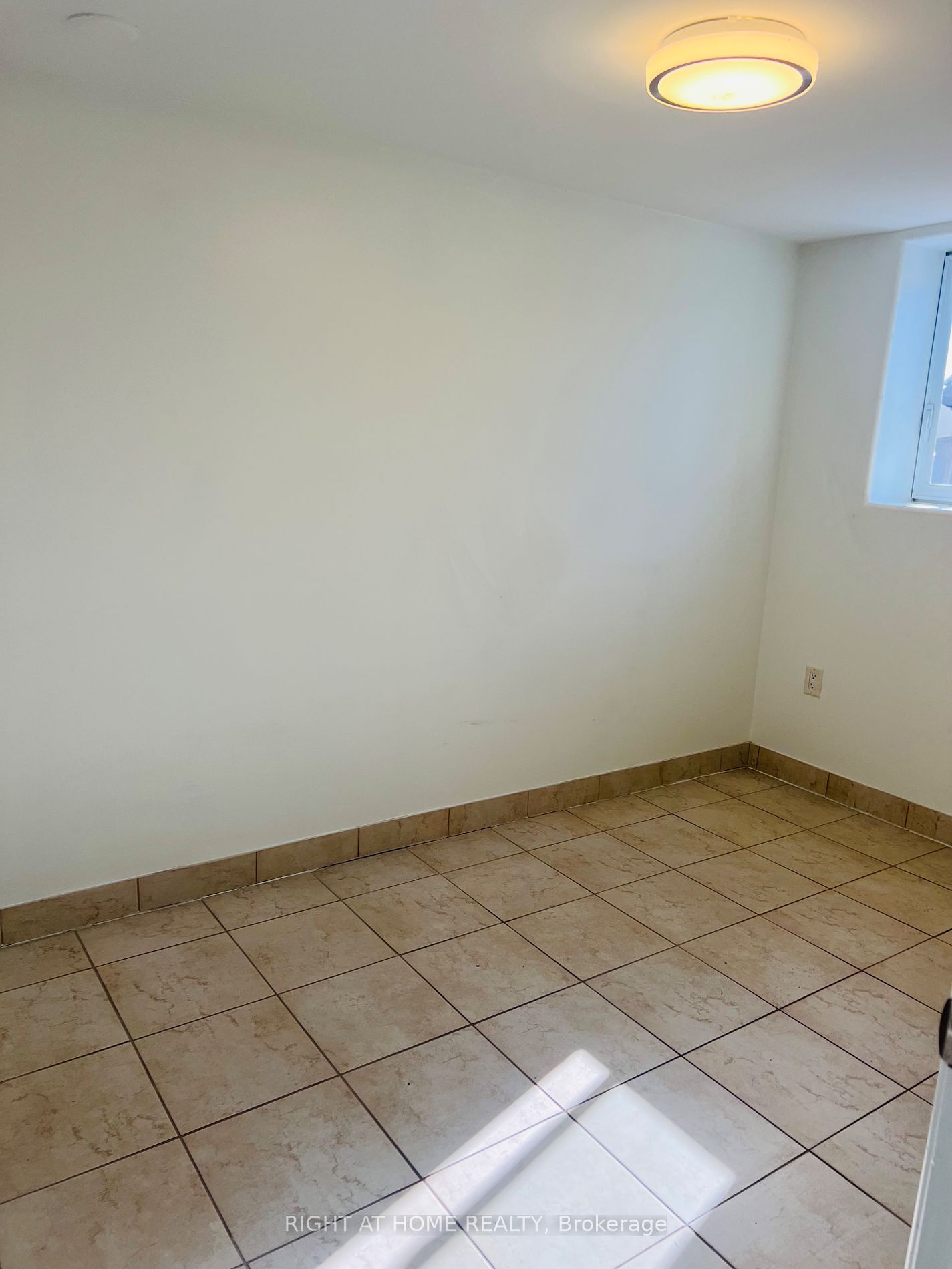 2506 Eighth Line Property Photo 5