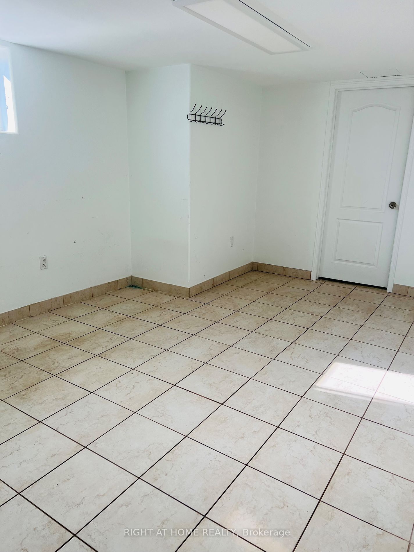 2506 Eighth Line Property Photo 6