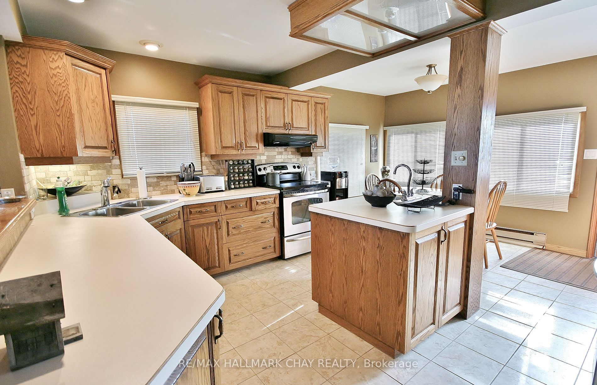 1099 Poplar Dr Property Photo 5