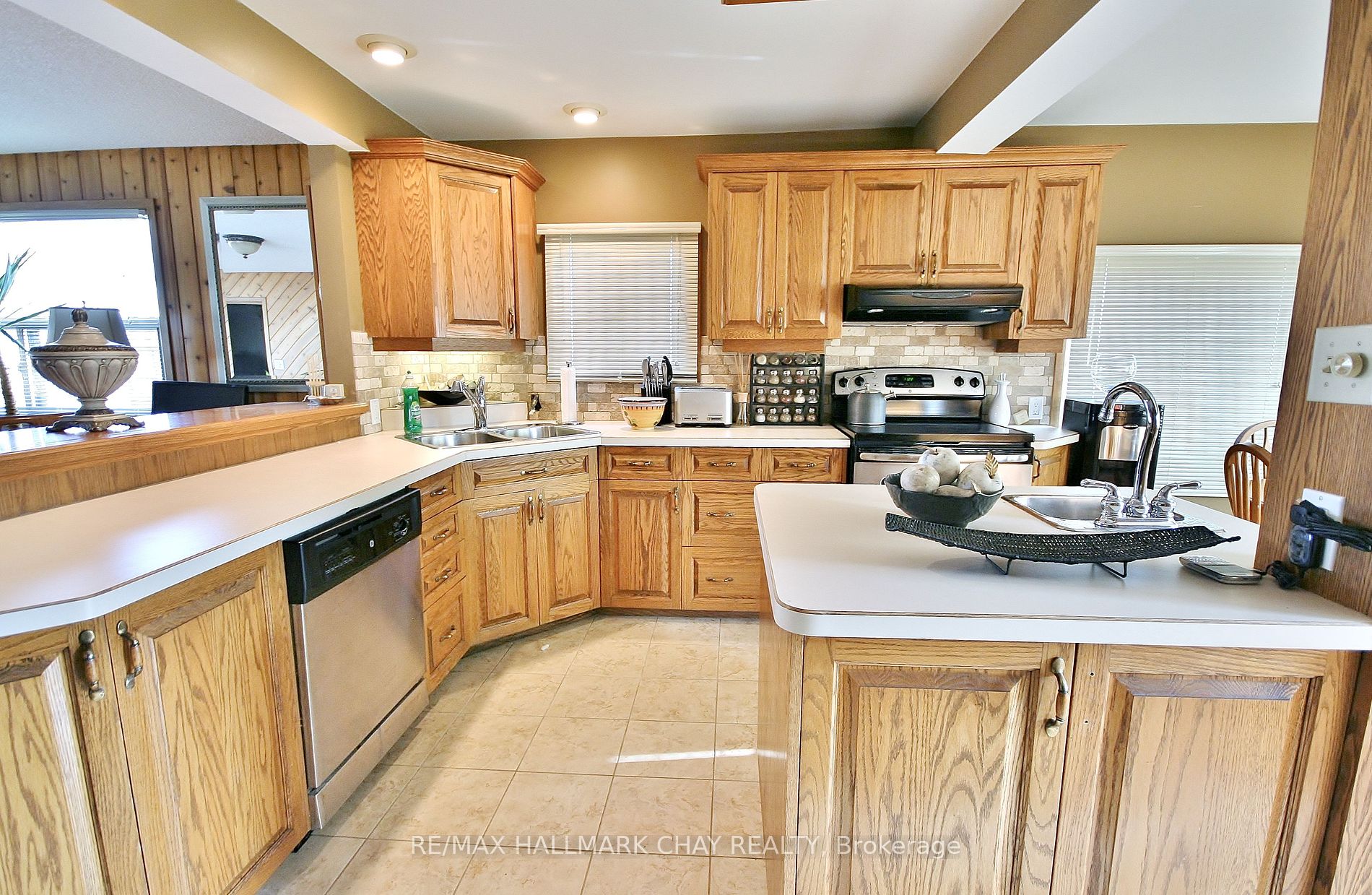 1099 Poplar Dr Property Photo 7