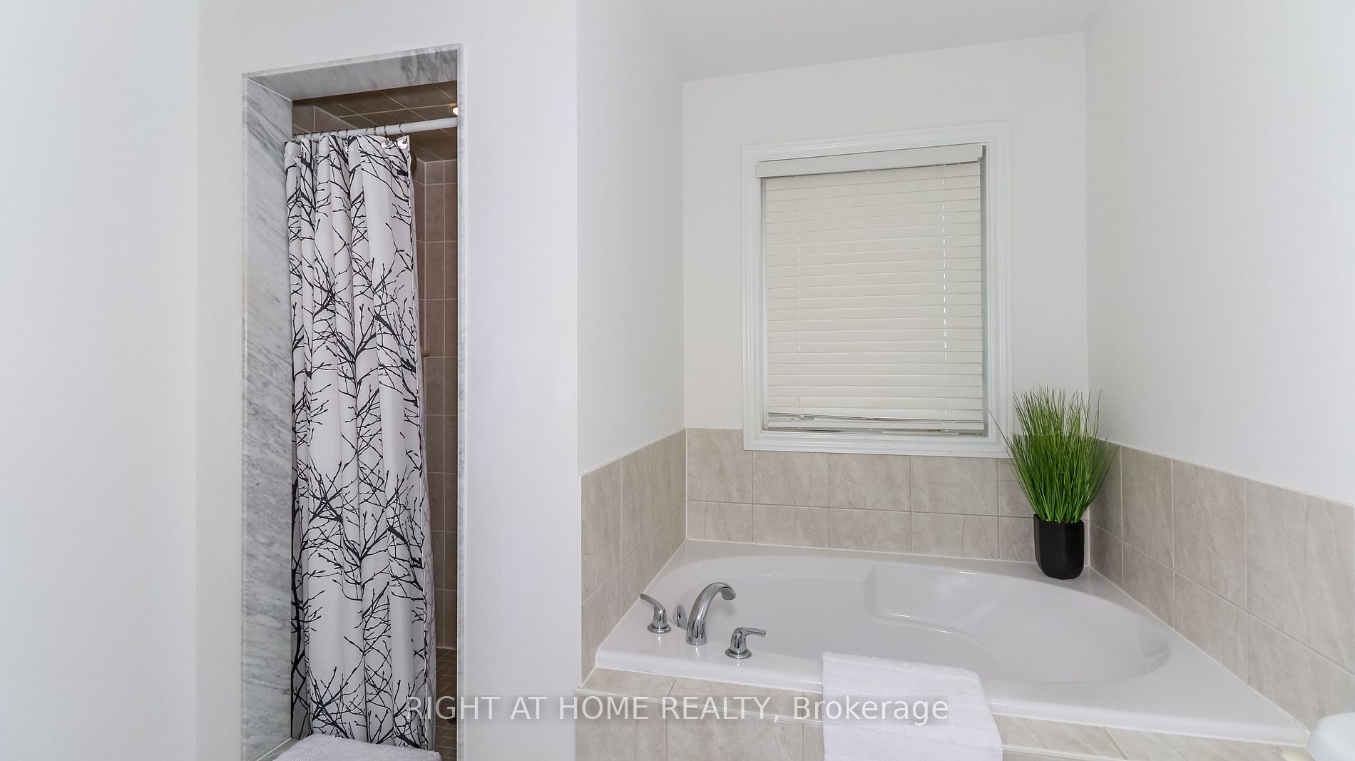 1386 Dallman St Property Photo 11