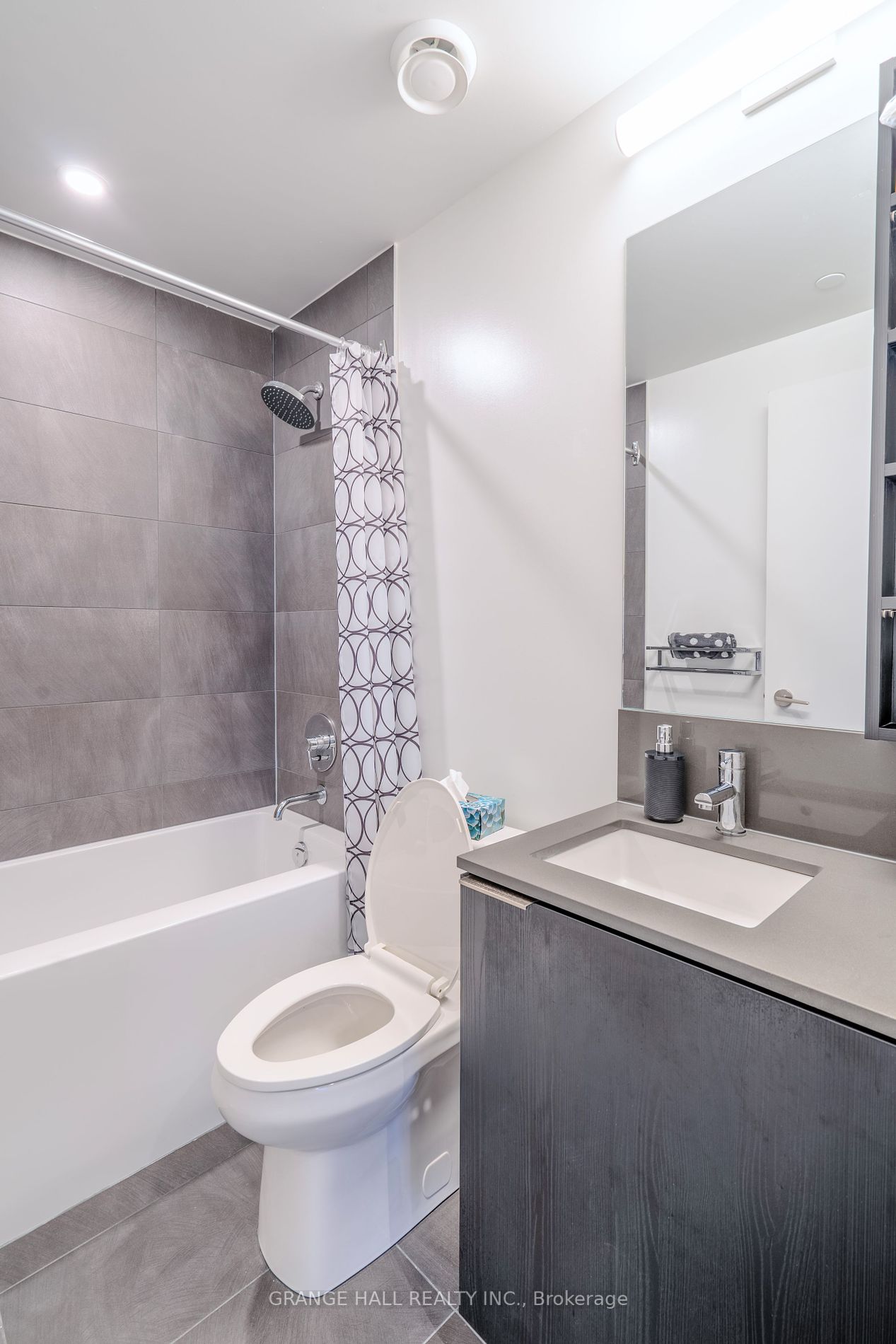 1000 Portage Pkwy 3 Property Photo 6