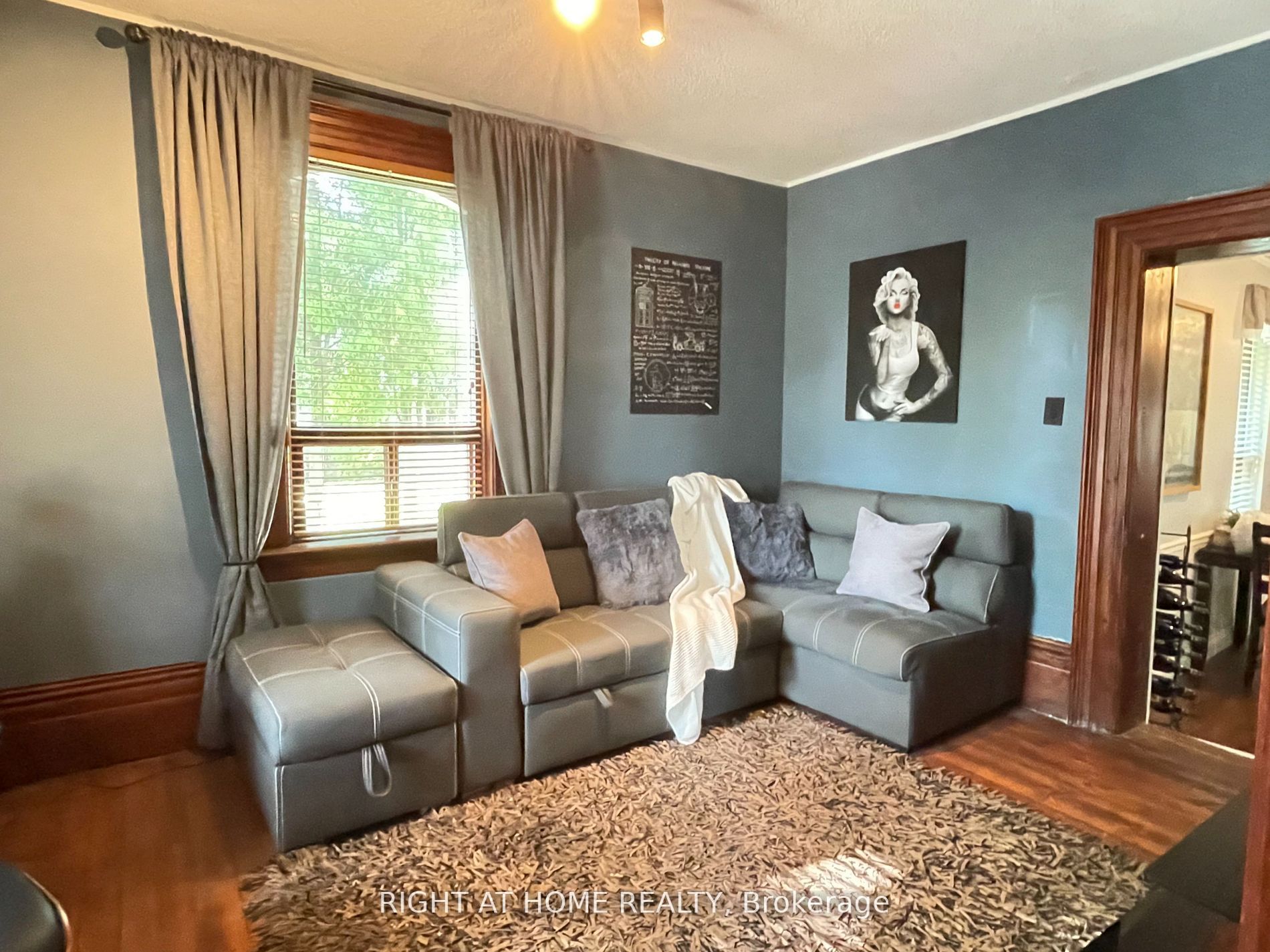 59 Ontario St E Property Photo 3