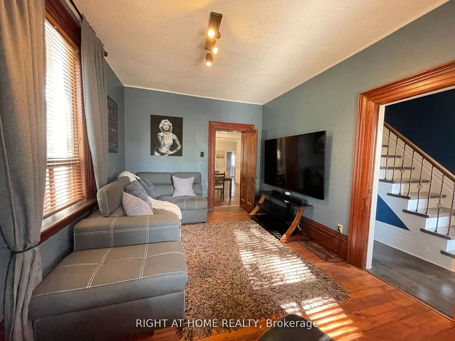 59 Ontario St E Property Photo 4