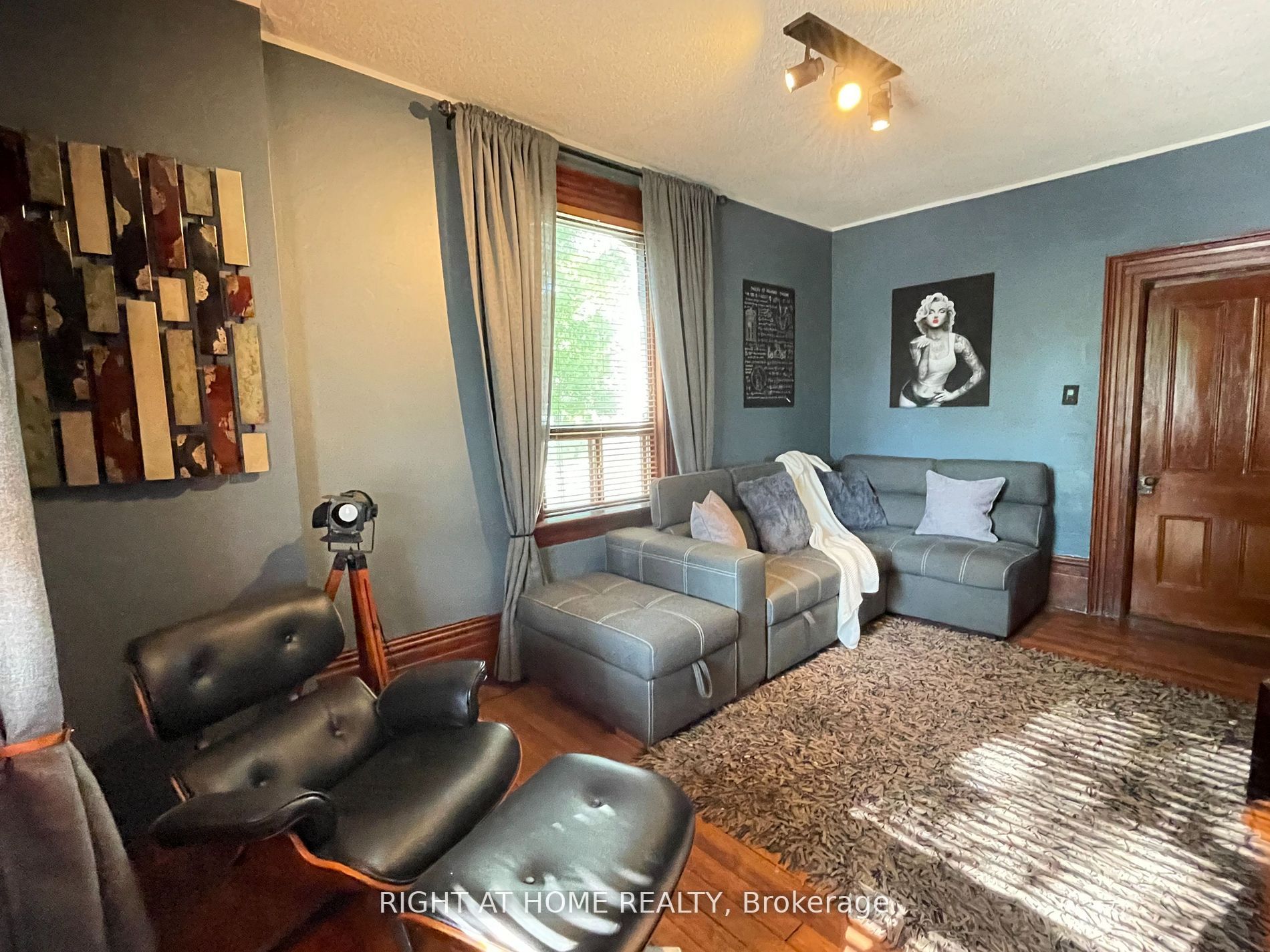 59 Ontario St E Property Photo 5