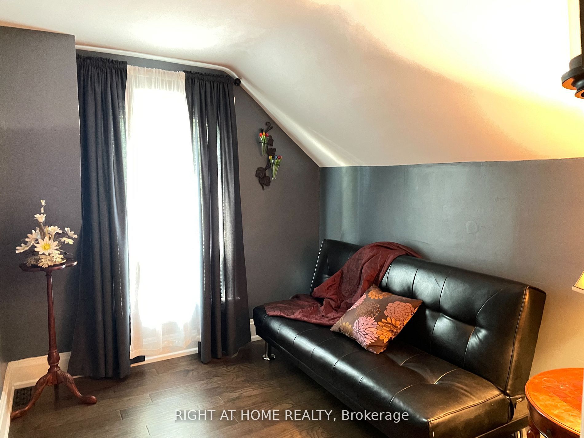 59 Ontario St E Property Photo 10