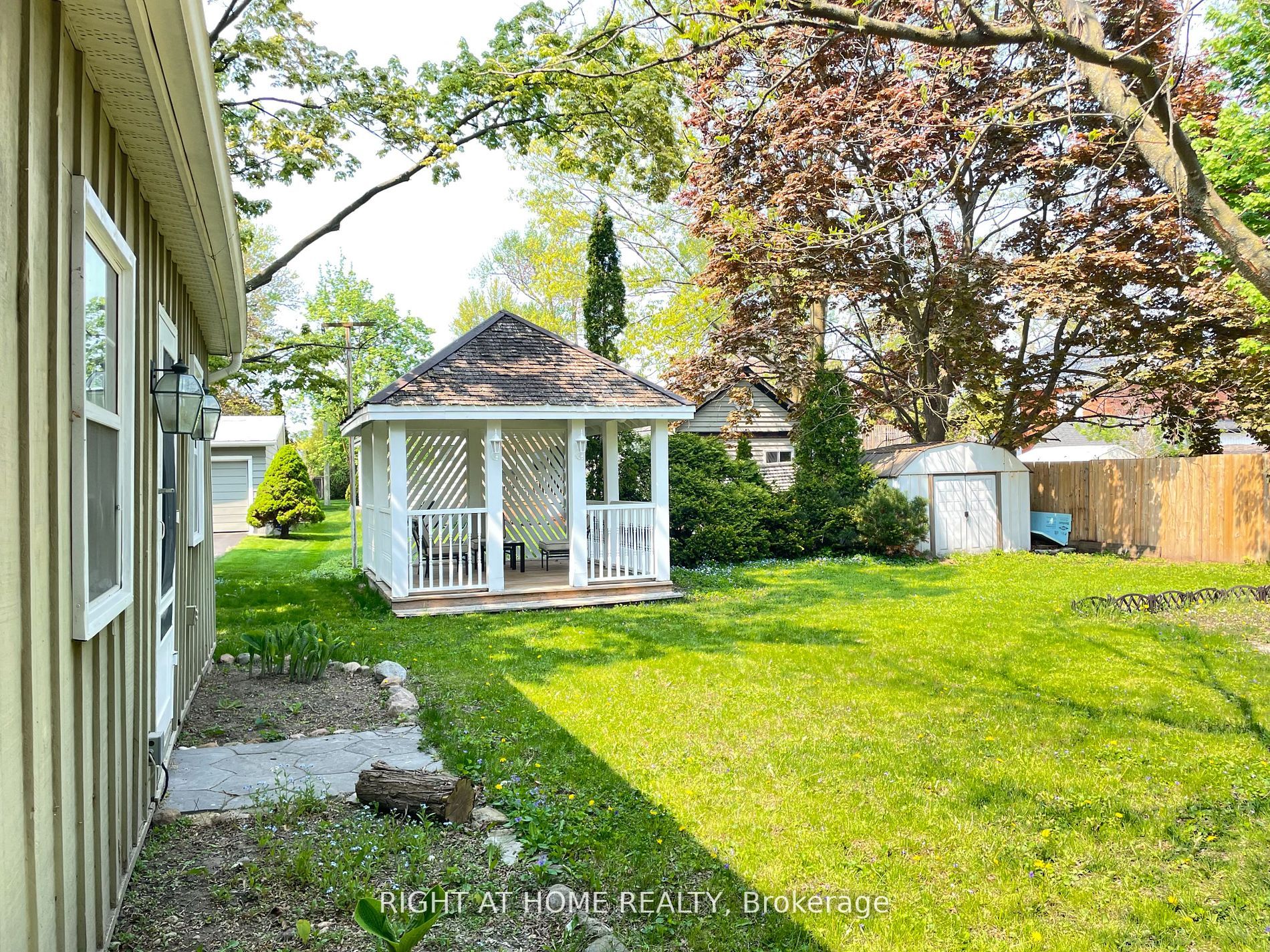59 Ontario St E Property Photo 37