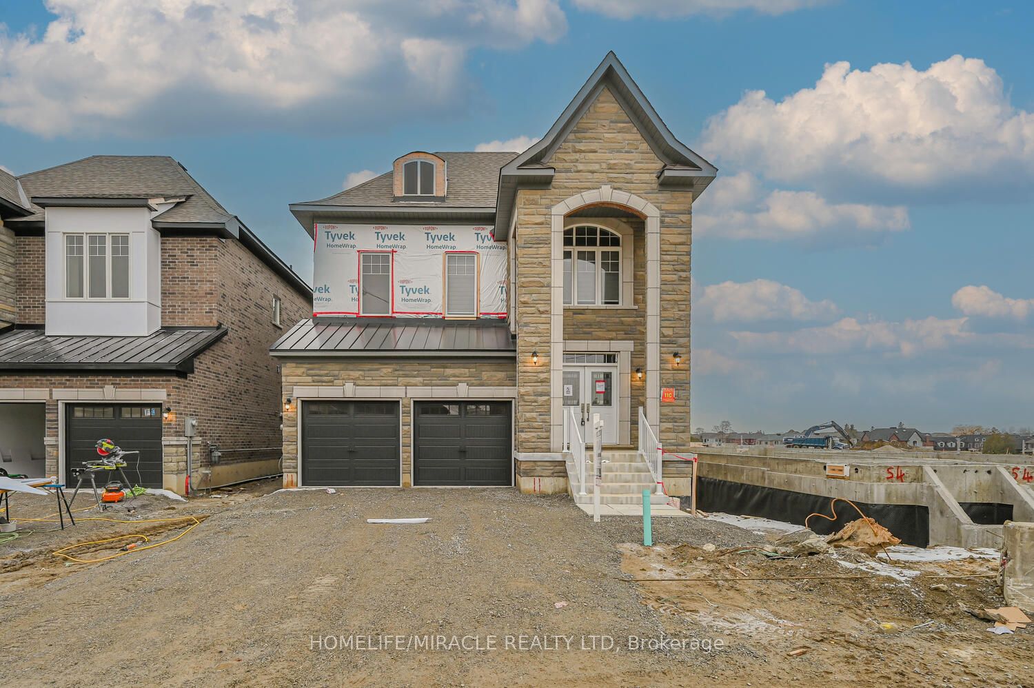47 Mapleton St Property Photo 1