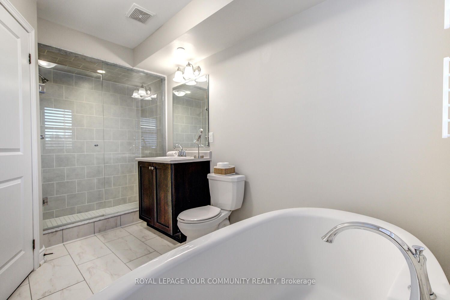 1331 Major Mackenzie Dr 135 Property Photo 24