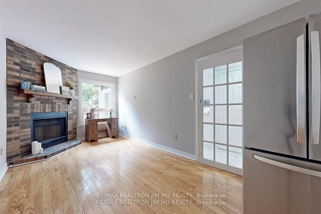 12 Featherstone Ave Property Photo 6