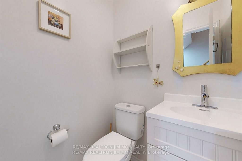 12 Featherstone Ave Property Photo 10