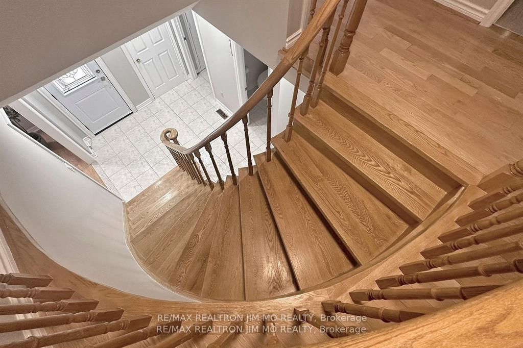 12 Featherstone Ave Property Photo 13