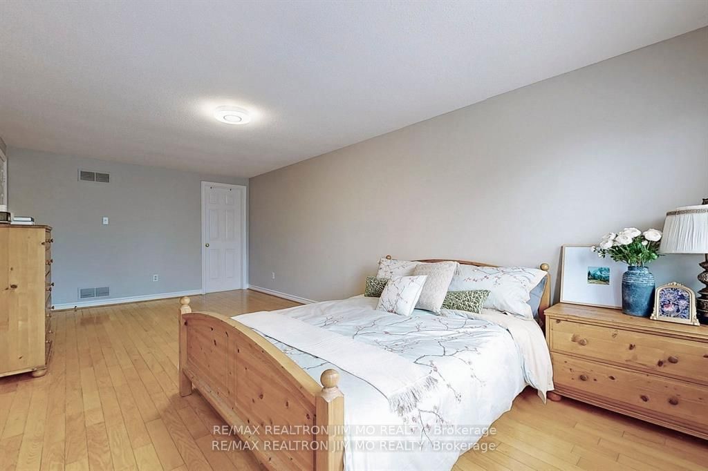 12 Featherstone Ave Property Photo 14