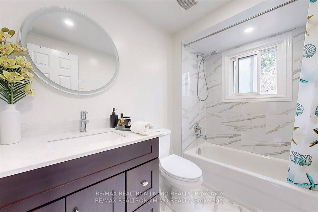 12 Featherstone Ave Property Photo 16