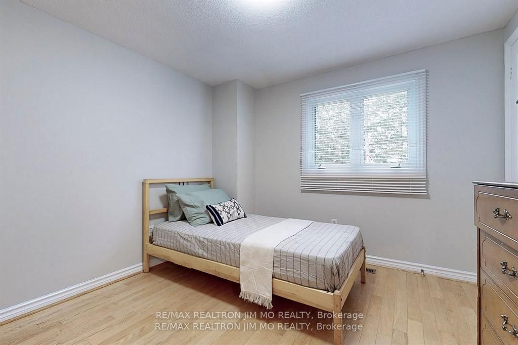 12 Featherstone Ave Property Photo 18