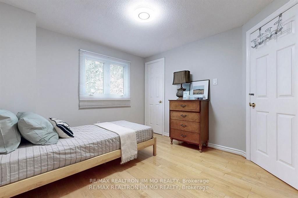 12 Featherstone Ave Property Photo 19