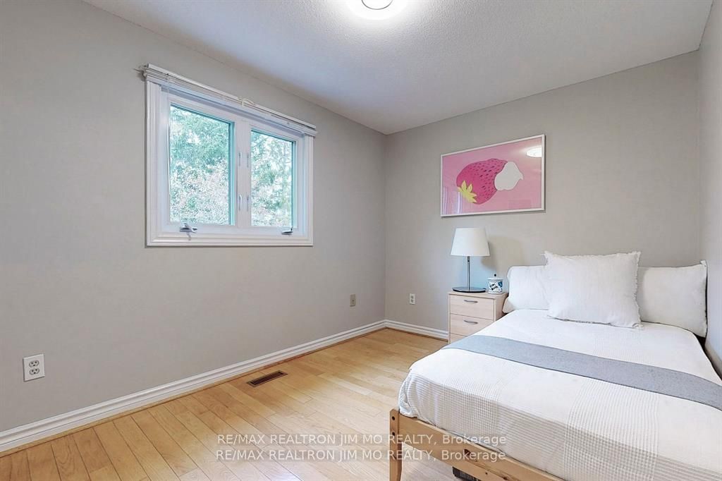12 Featherstone Ave Property Photo 20