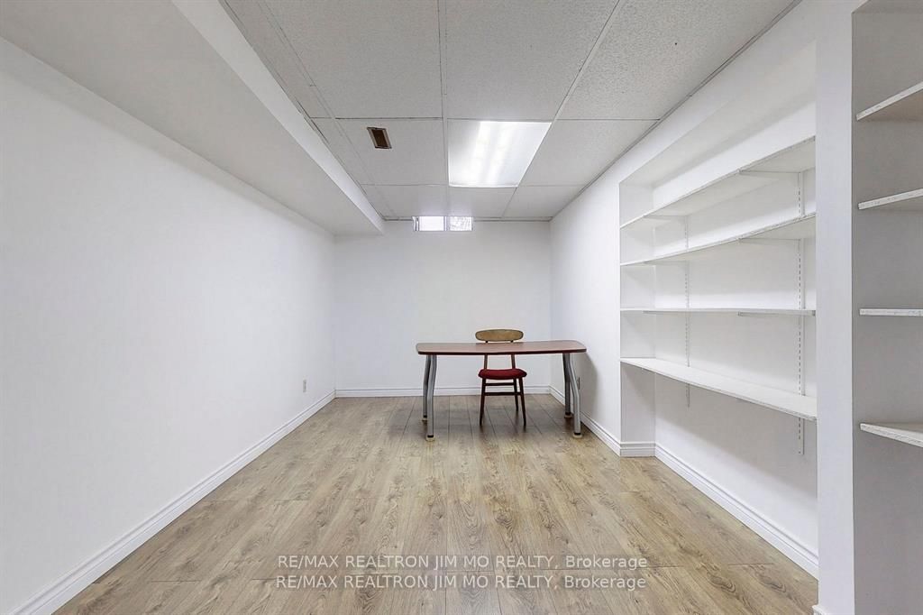 12 Featherstone Ave Property Photo 22