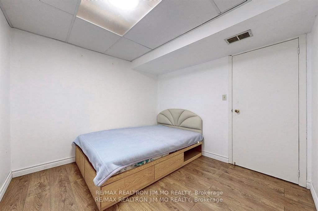 12 Featherstone Ave Property Photo 23