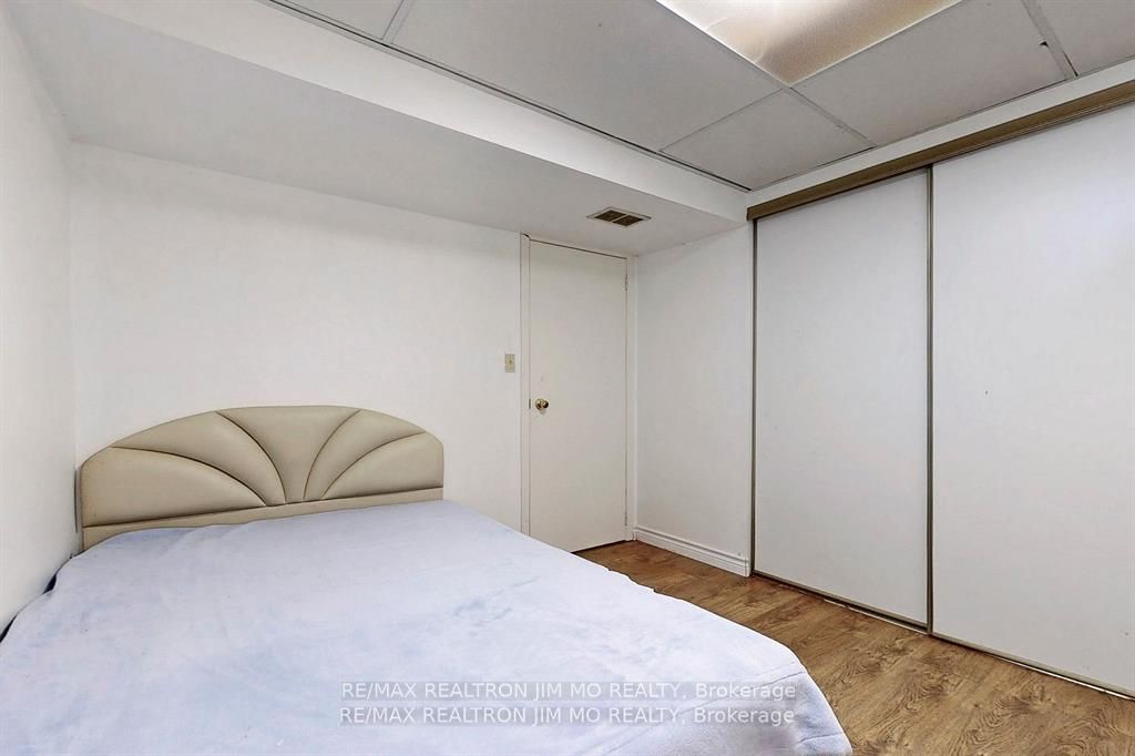 12 Featherstone Ave Property Photo 24