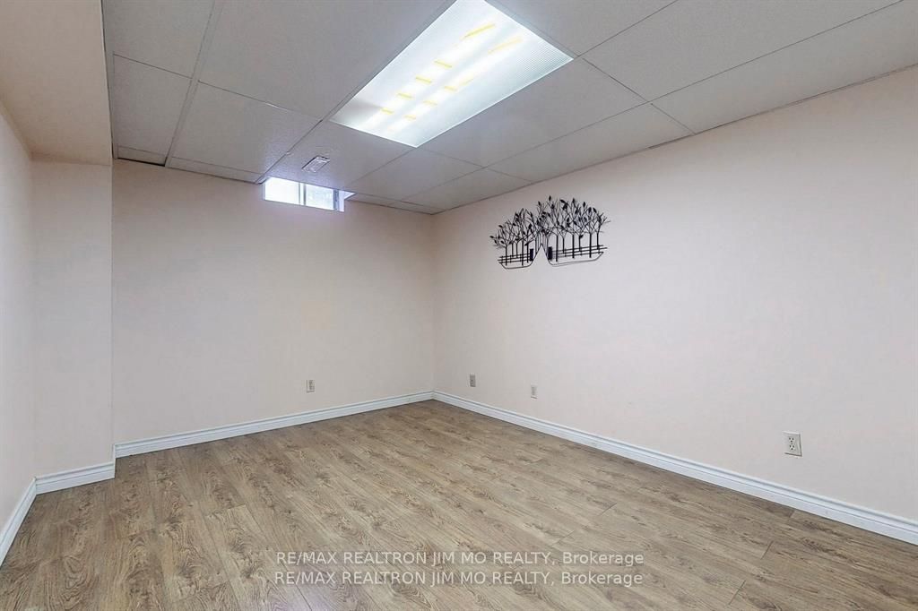 12 Featherstone Ave Property Photo 25