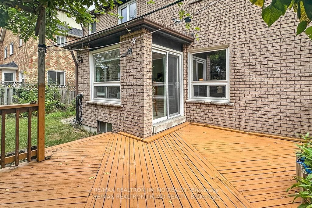 12 Featherstone Ave Property Photo 31