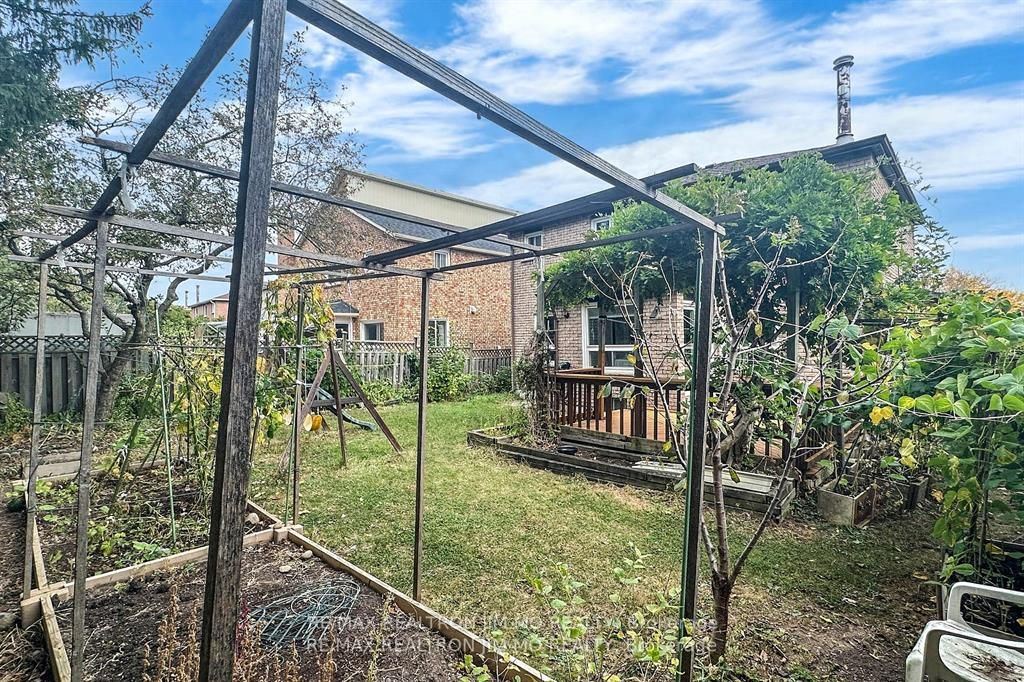 12 Featherstone Ave Property Photo 34