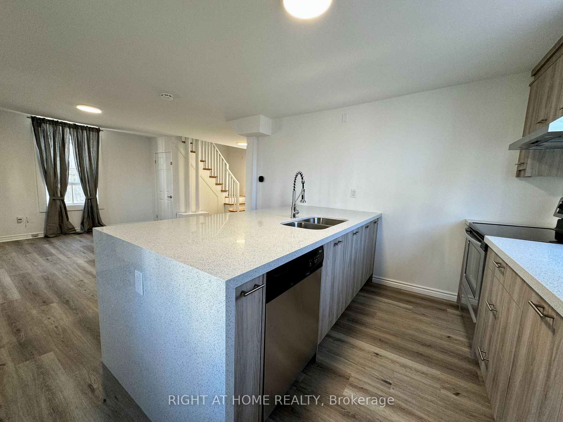 634 Gorham St Property Photo 4