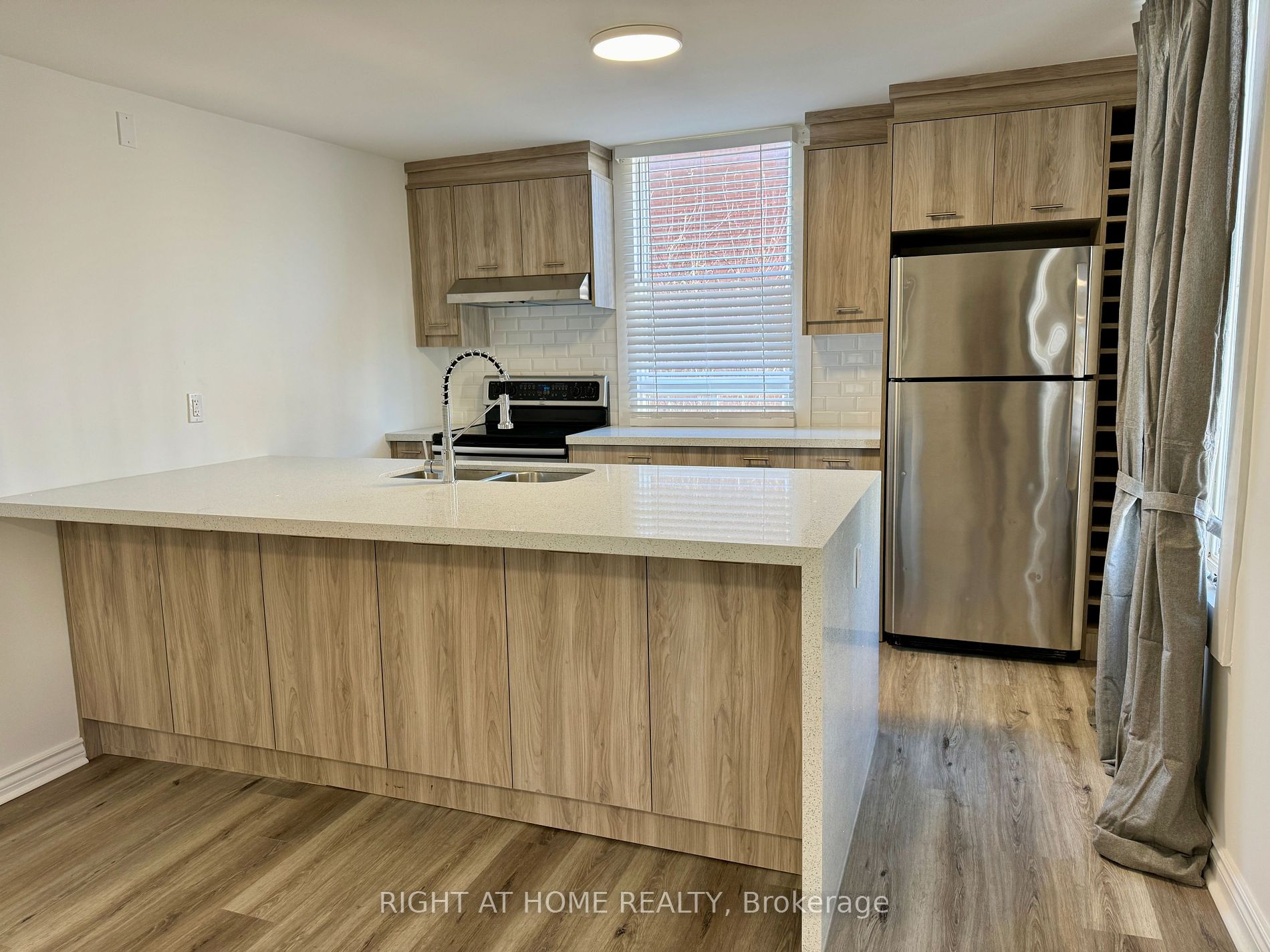 634 Gorham St Property Photo 6