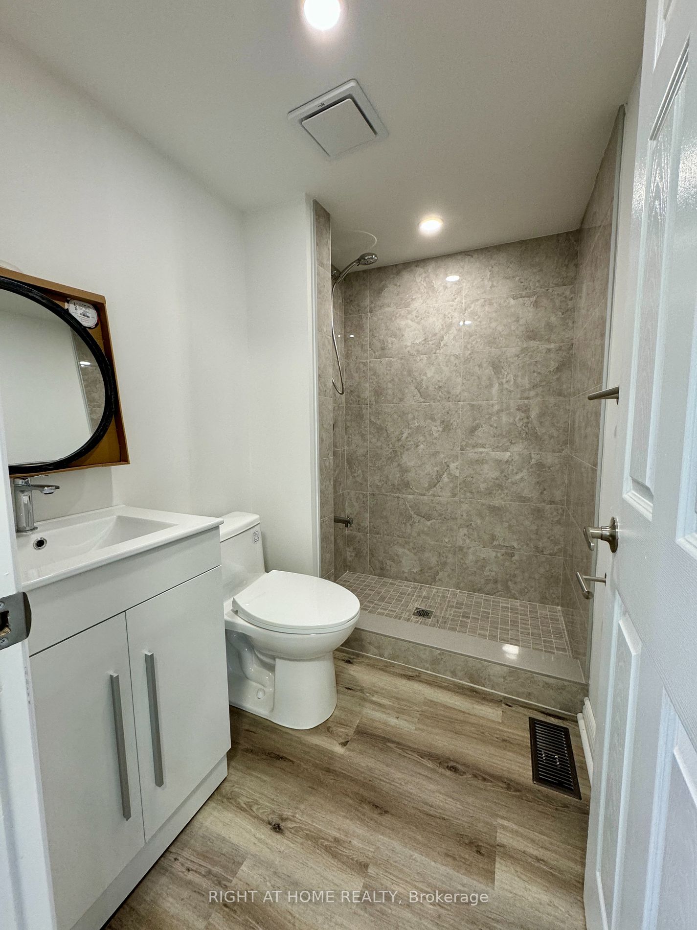 634 Gorham St Property Photo 8