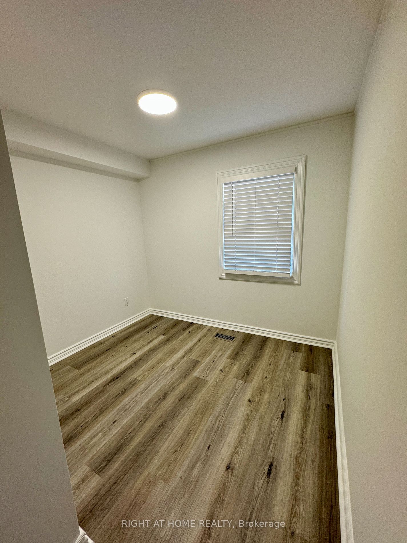 634 Gorham St Property Photo 9