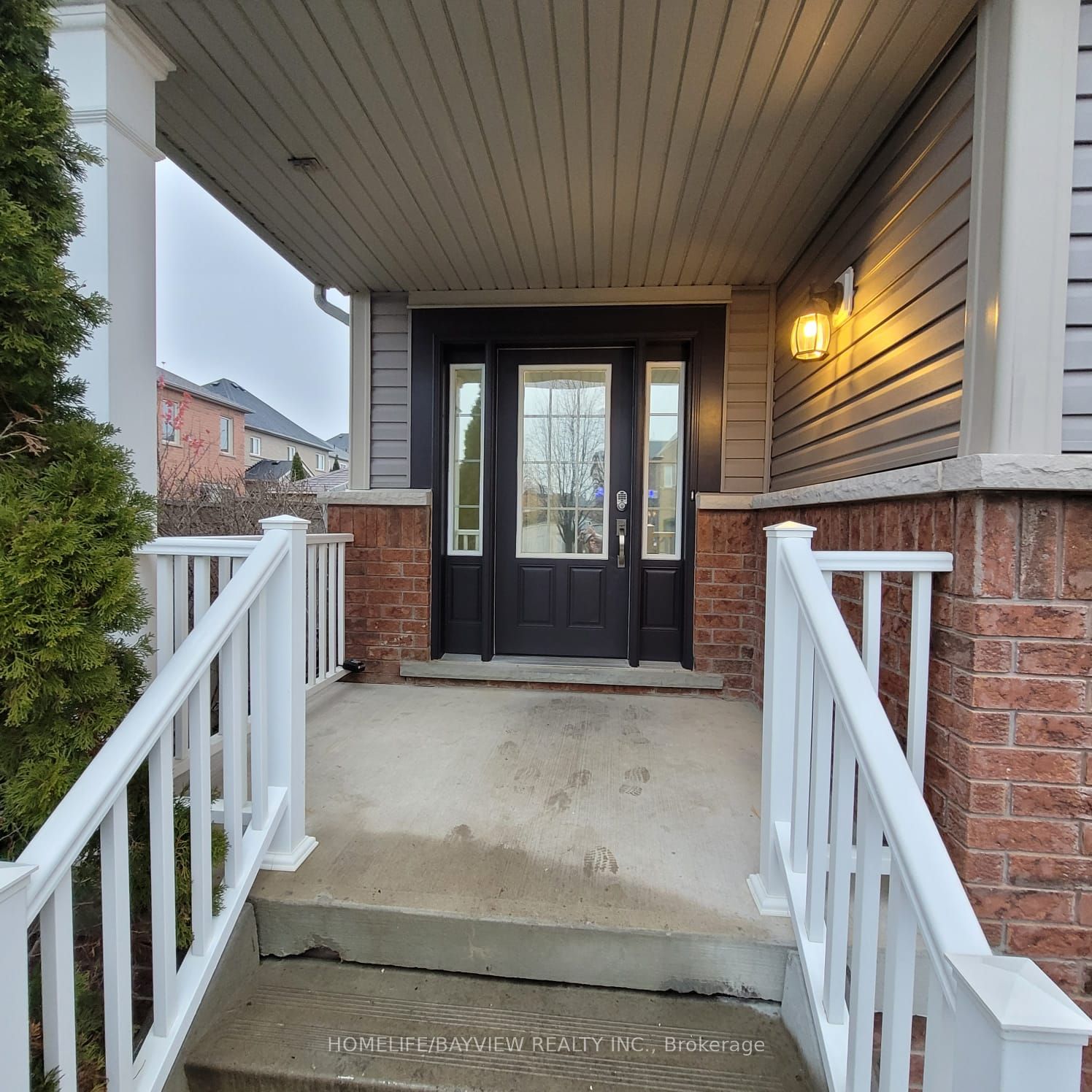 124 Gwillimbury Dr Property Photo 2