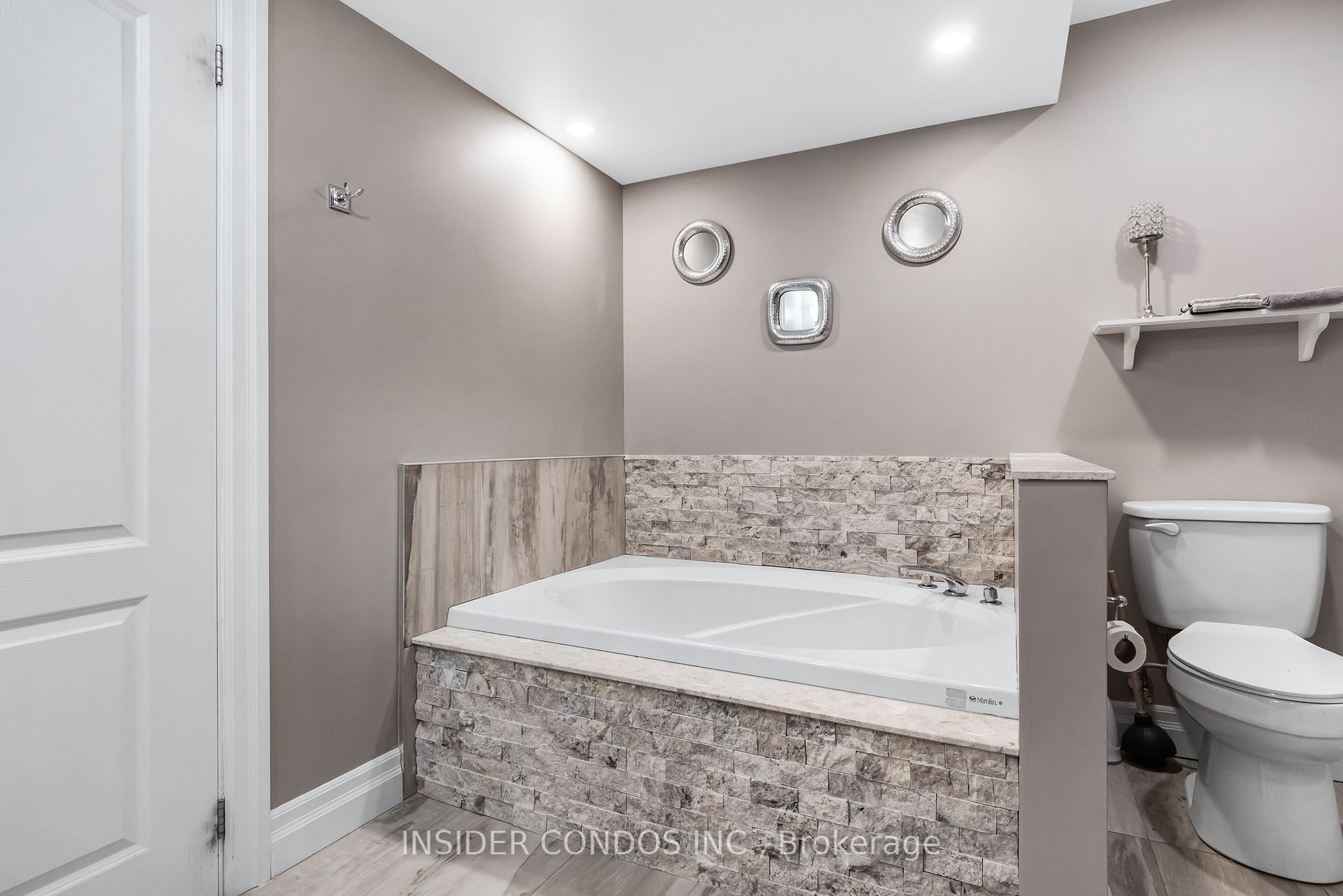 111 Regency View Hts Property Photo 36