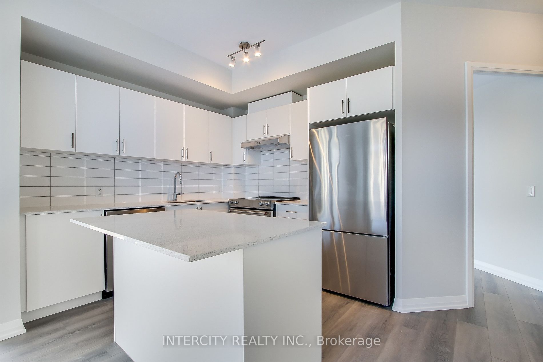 9000 Jane St 11 Property Photo 15