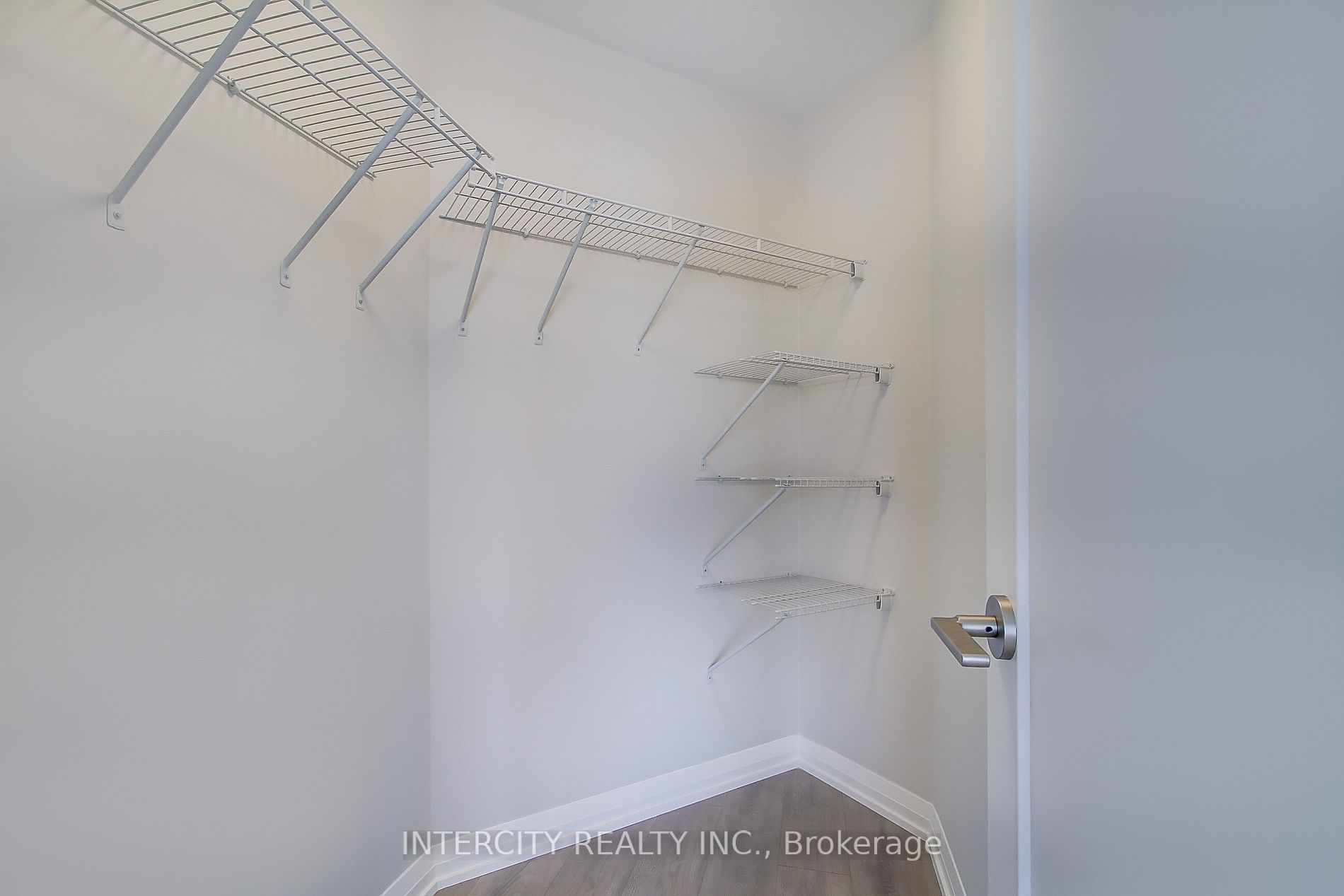 9000 Jane St 11 Property Photo 26