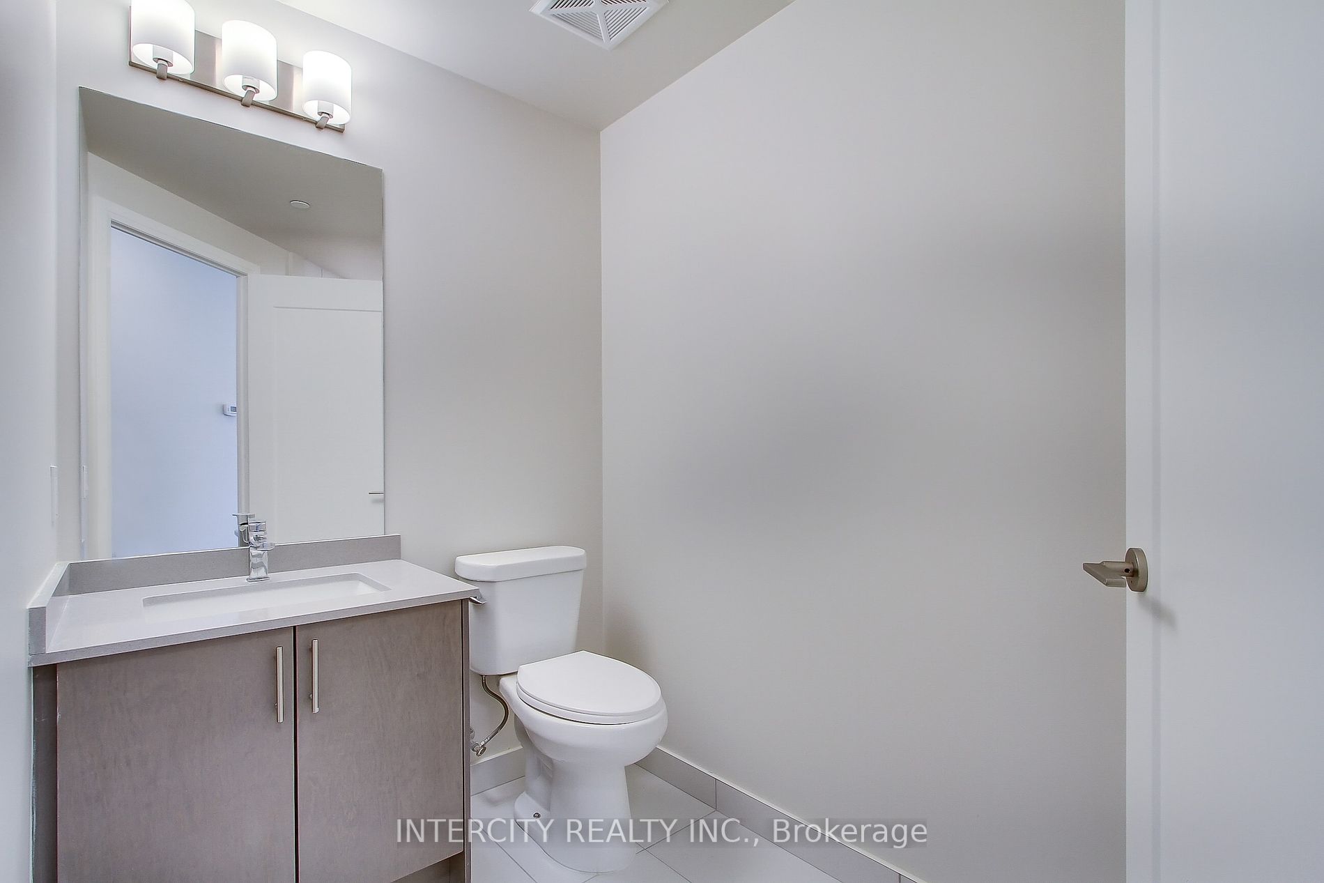 9000 Jane St 11 Property Photo 30