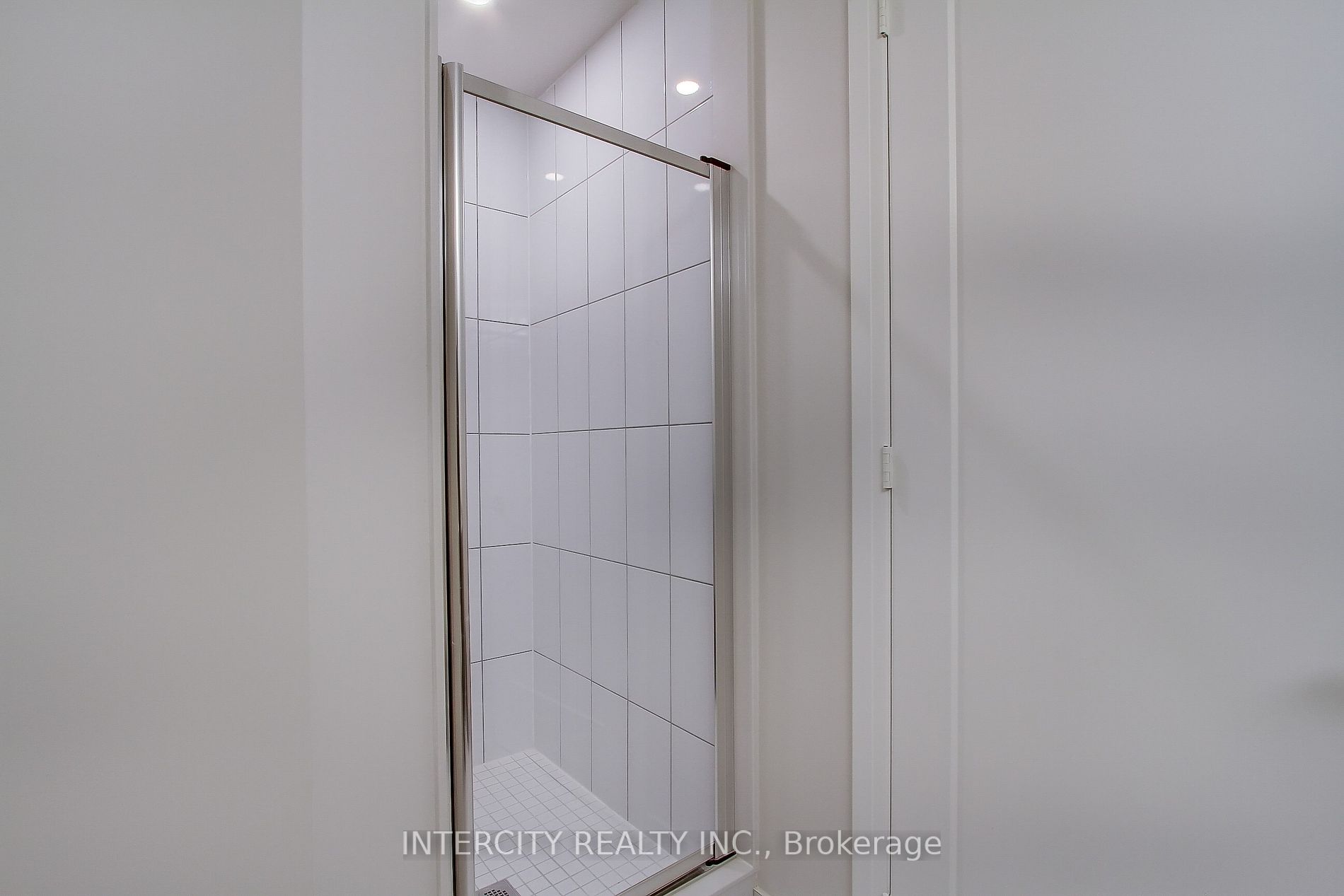 9000 Jane St 11 Property Photo 31