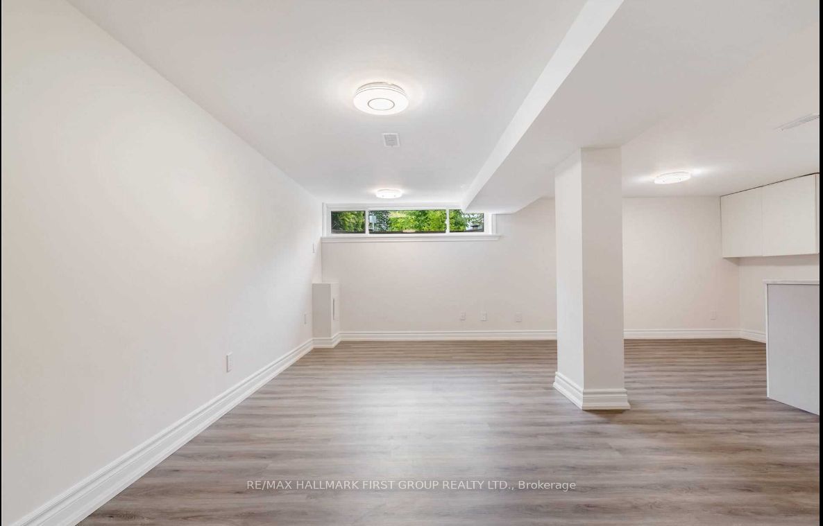50 Walter Ave Property Photo 3